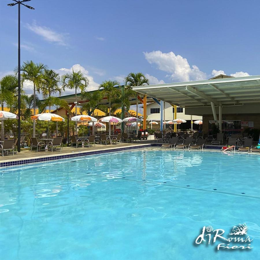 Hotel Diroma Fiori Com Um Dia De Acesso No Acqua Park Diroma Caldas Novas Bagian luar foto